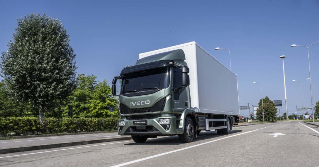 photo poids lourd iveco ellan location